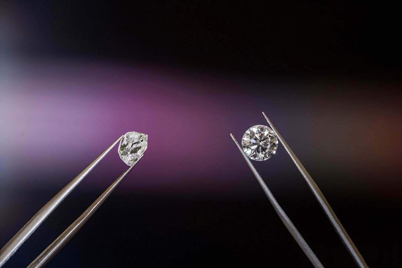 Agape Diamond Vs. Synthetic Diamond