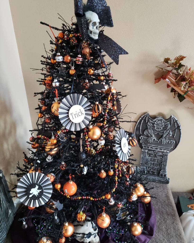 Plain Halloween Tree
