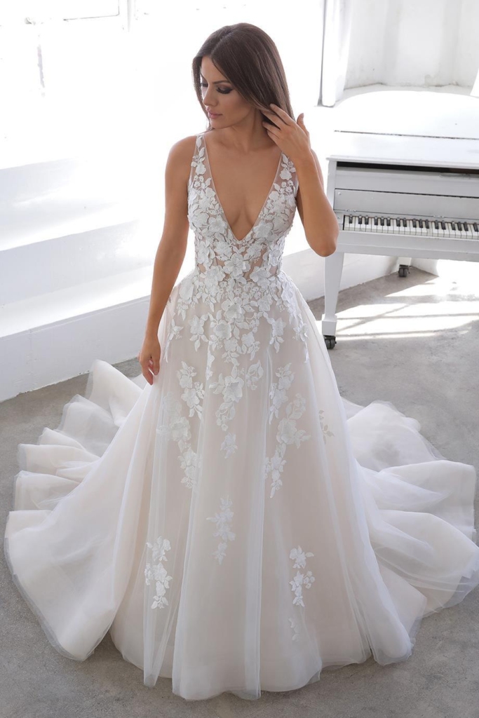 Wedding Gown with a Low-cut V-shaped Neckline