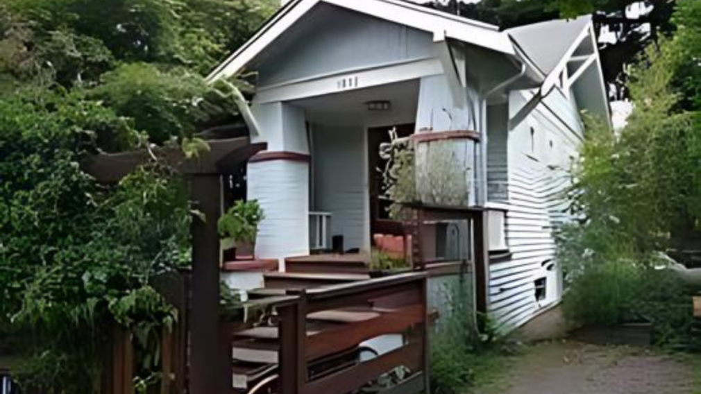 Dave Matthews House: Modest Seattle Home